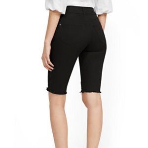Mya curvy high waisted sculpting Bermuda shorts